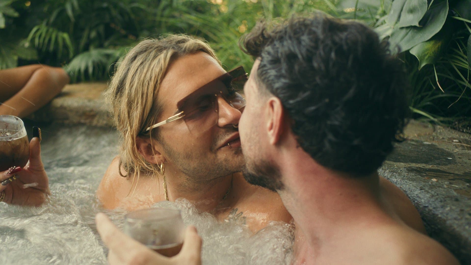 Kisses in Los Angeles: At Bill Kaulitz's pool party, the singer and reality star Jannik Kontalis got very close at the end of August.