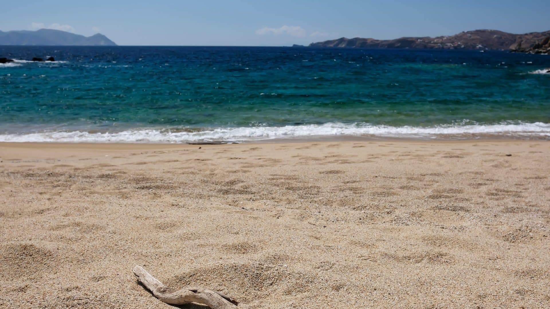 To keep beaches clean, more and more countries and municipalities are enacting corresponding rules for beachgoers.