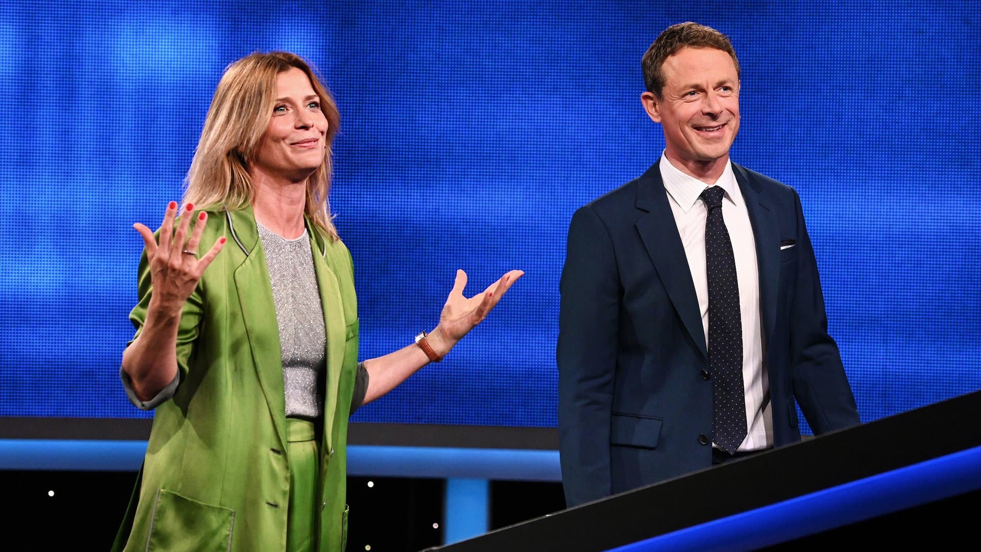 "Gefragt - Gejagt": Valerie Niehaus (l.) und Moderator Alexander Bommes.