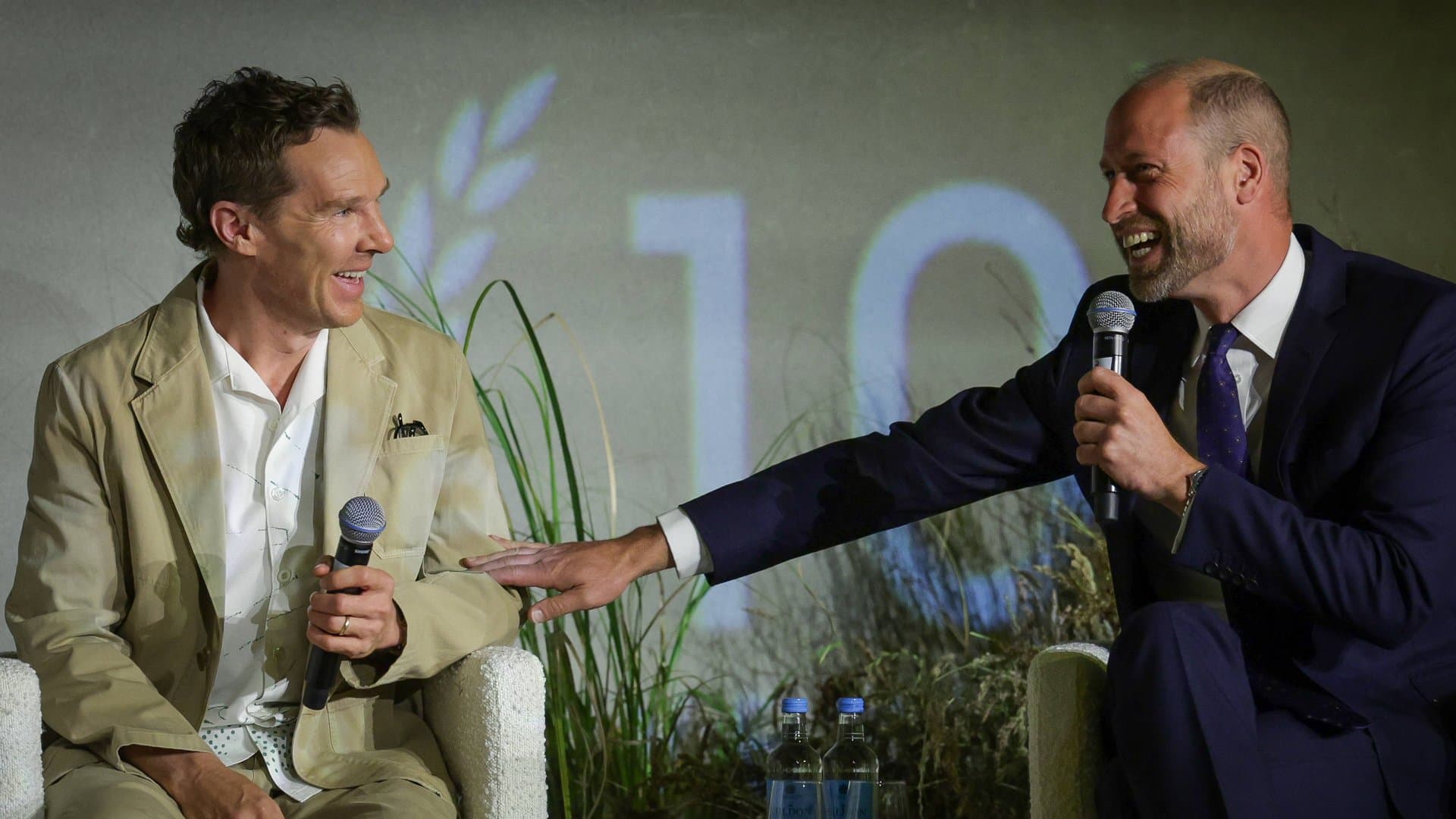 Benedict Cumberbatch (l.) and Prince William know each other well - and are reportedly even related.