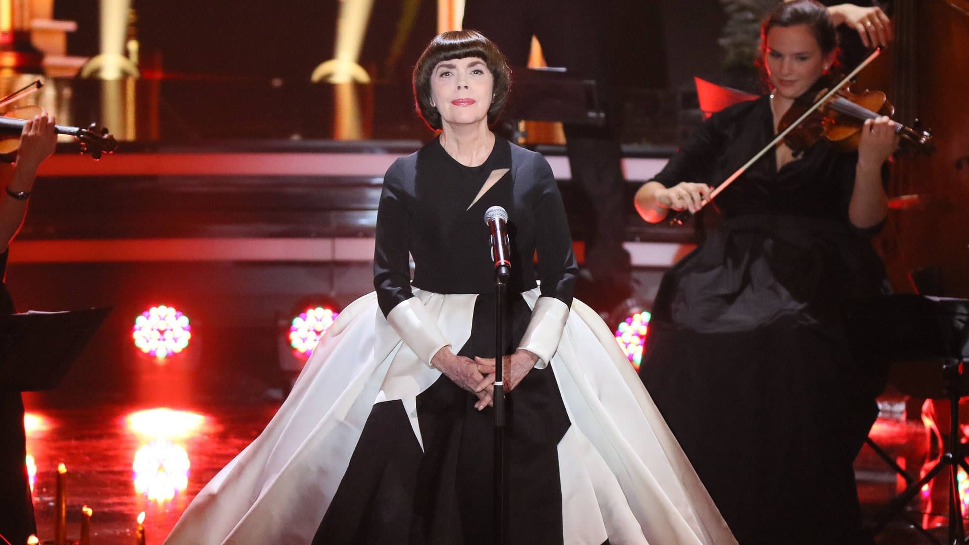 Hinter Mireille Mathieu liegt eine einzigartige Karriere.
