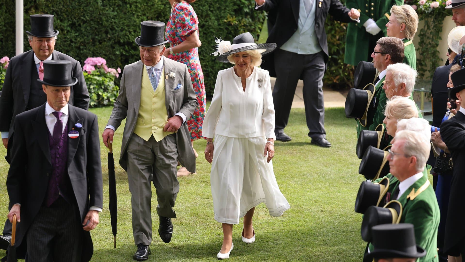 With top hat, morning coat, tie and vest: King Charles at Royal Ascot, here accompanied by Queen Camilla.