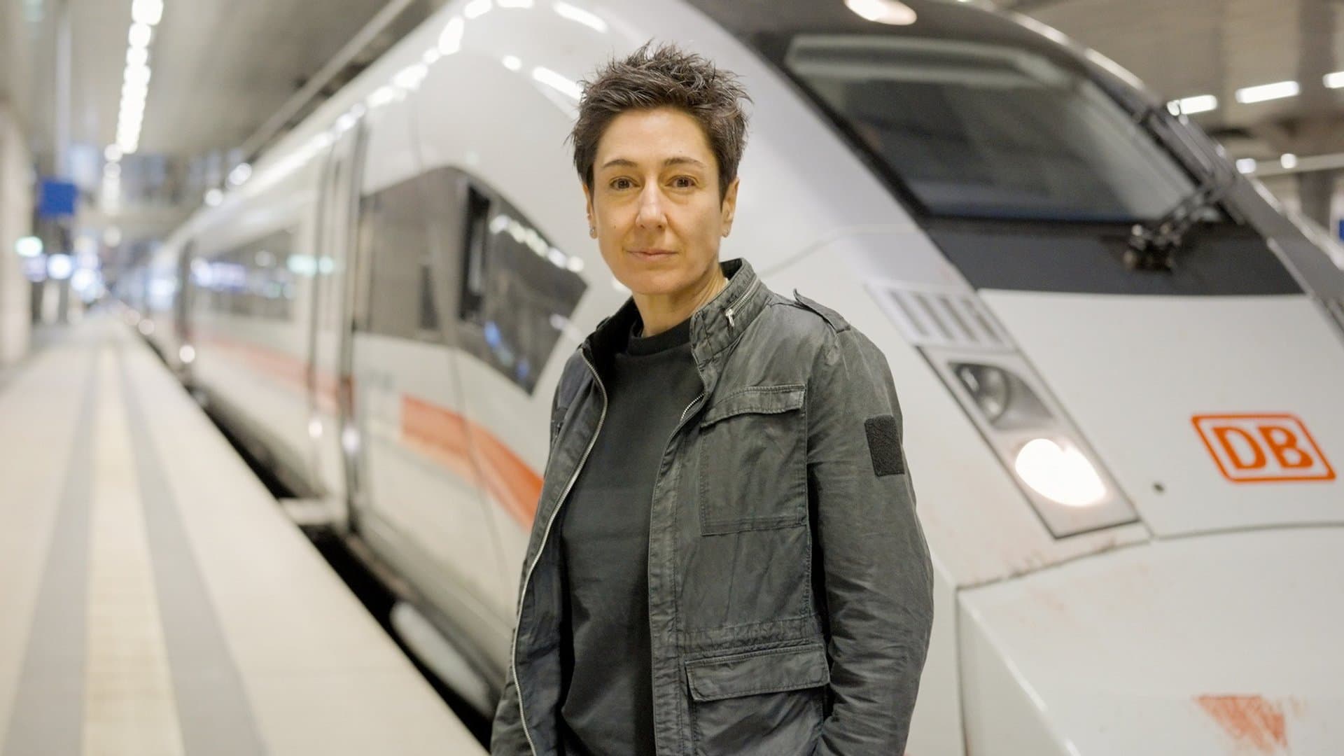 Dunja Hayali blickte für "Am Puls mit Dunja Hayali - Unsere Bahn: geliebt, verflucht - gefährlich?" hinter die Kulissen der Deutschen Bahn.