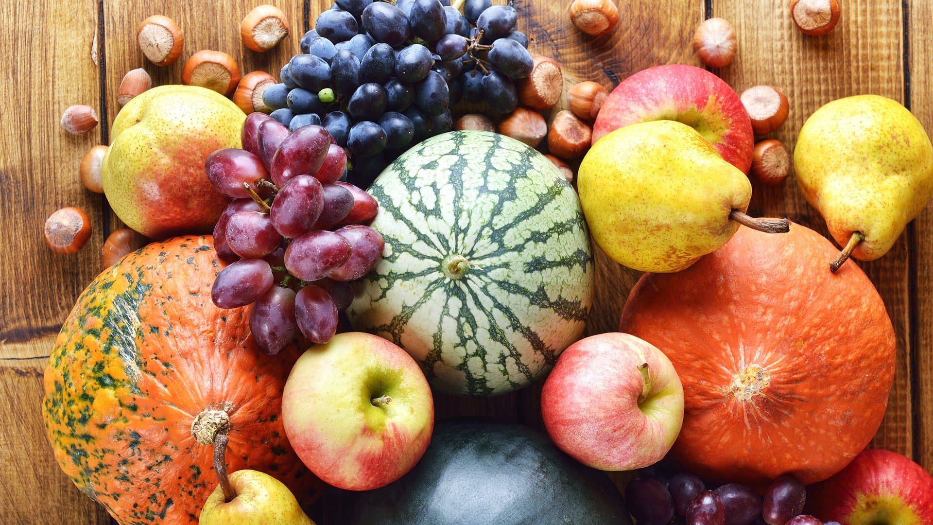Der Sommermonat bringt uns eine bunte Vielfalt an saisonalen Köstlichkeiten. Welche Sorten haben jetzt Hochsaison und wie können diese köstlich in Sommergerichte integriert werden?