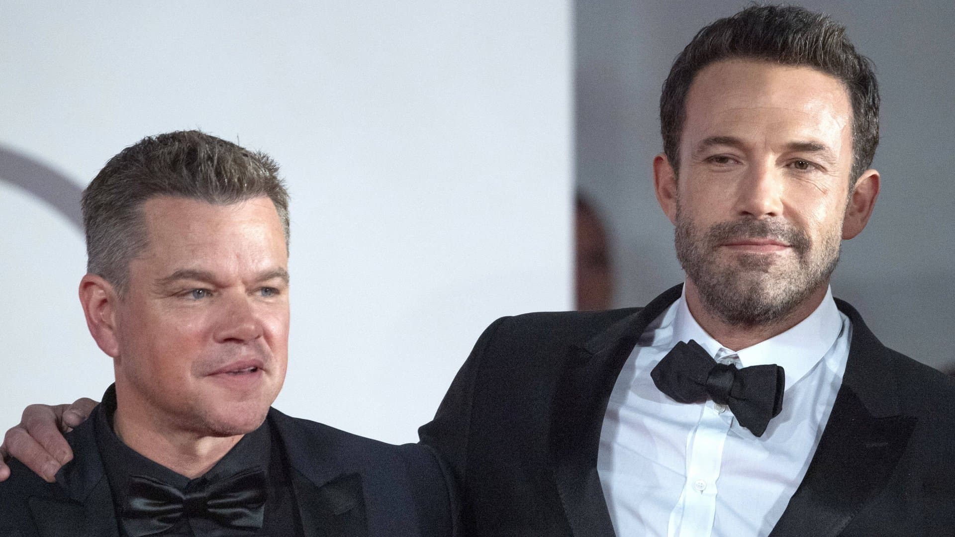 "Departed"-Star Matt Damon (li.) und "Gone Girl"-Darsteller Ben Affleck sind seit ihrer Schulzeit fast wie Brüder. Sie sind aber nicht die einzigen Stars, die gemeinsam paukten.