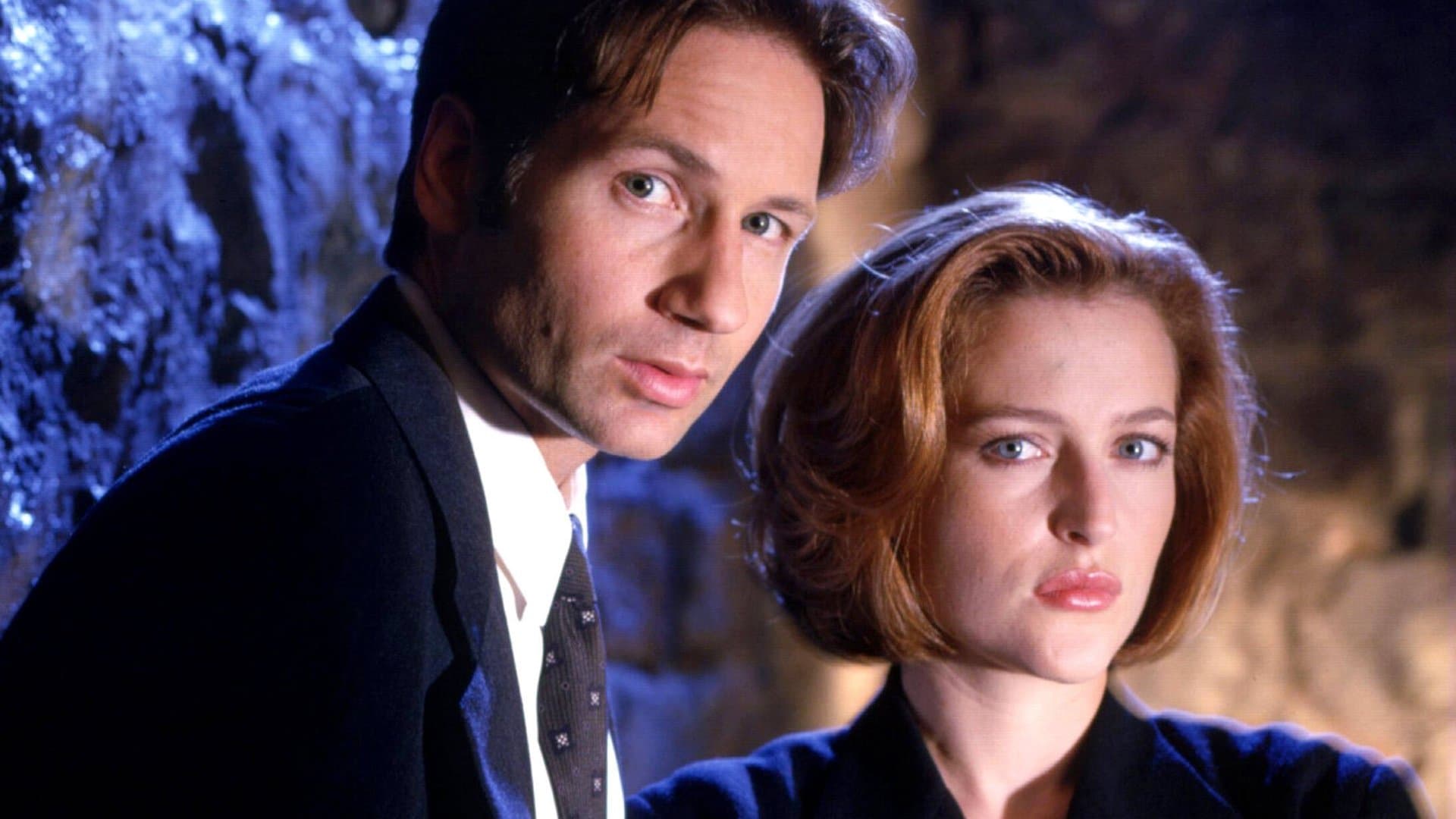 David Duchovny and Gillian Anderson in season five of 'The X-Files'.